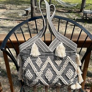 EUC TOTE/beach bags/purse/bag black and cream color